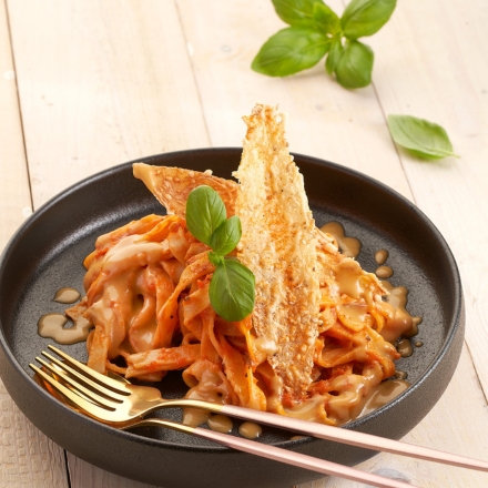 Pasta al Pomodoro e Basilico met Parmesan Decor