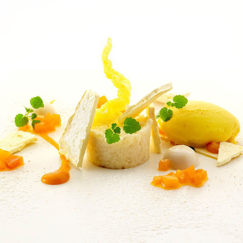 Rice pudding with cracker saffron
