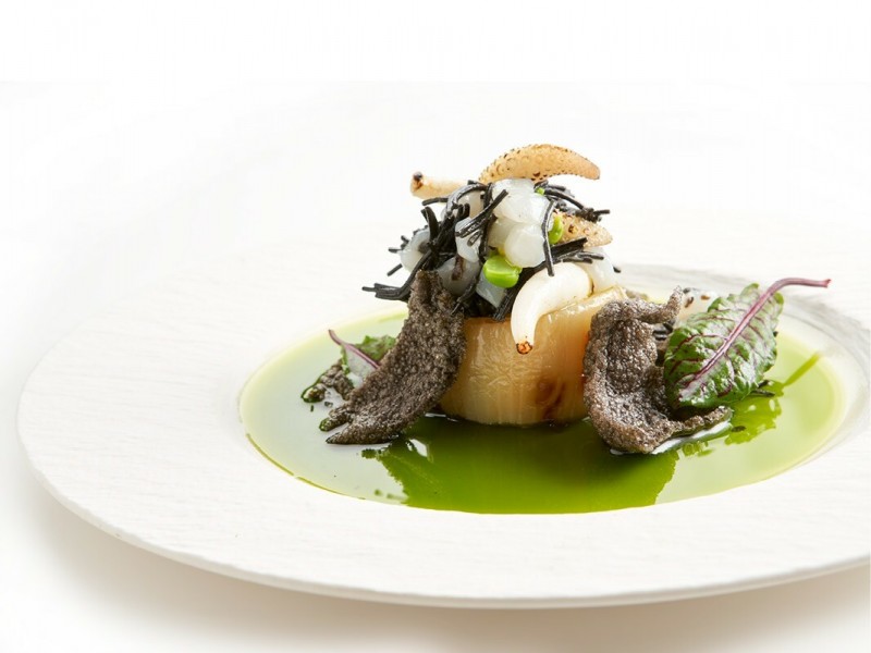 Oignon farci avec Krupuk Sépia