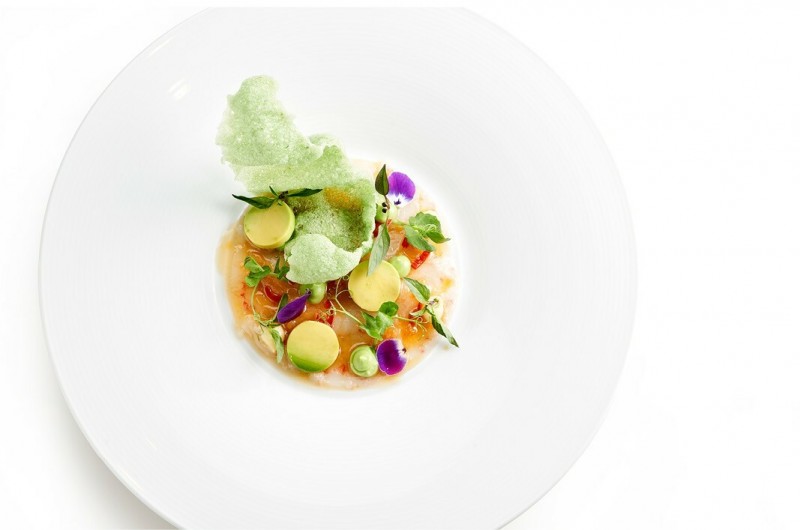 Carpaccio von Langustinen mit Krupuk Wasabi