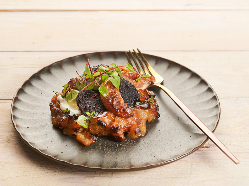 Tarte Tatin with fried figues, blood sausage and goat cheese